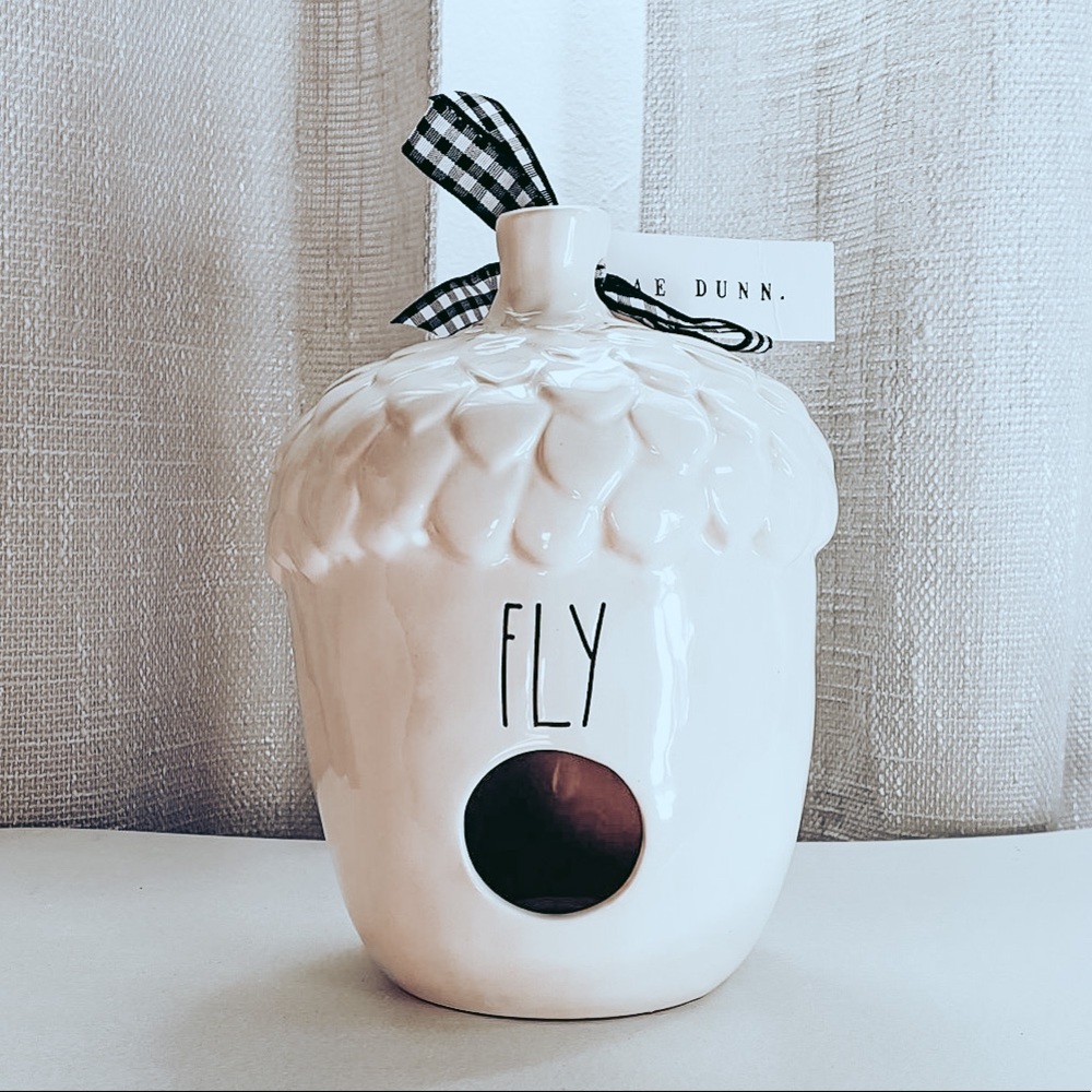 🎁 Rae Dunn FLY Acorn Birdhouse